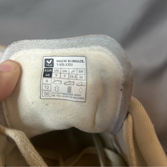 Veja V-90 Extra White and Umber Sneakers - Picture 10 of 10